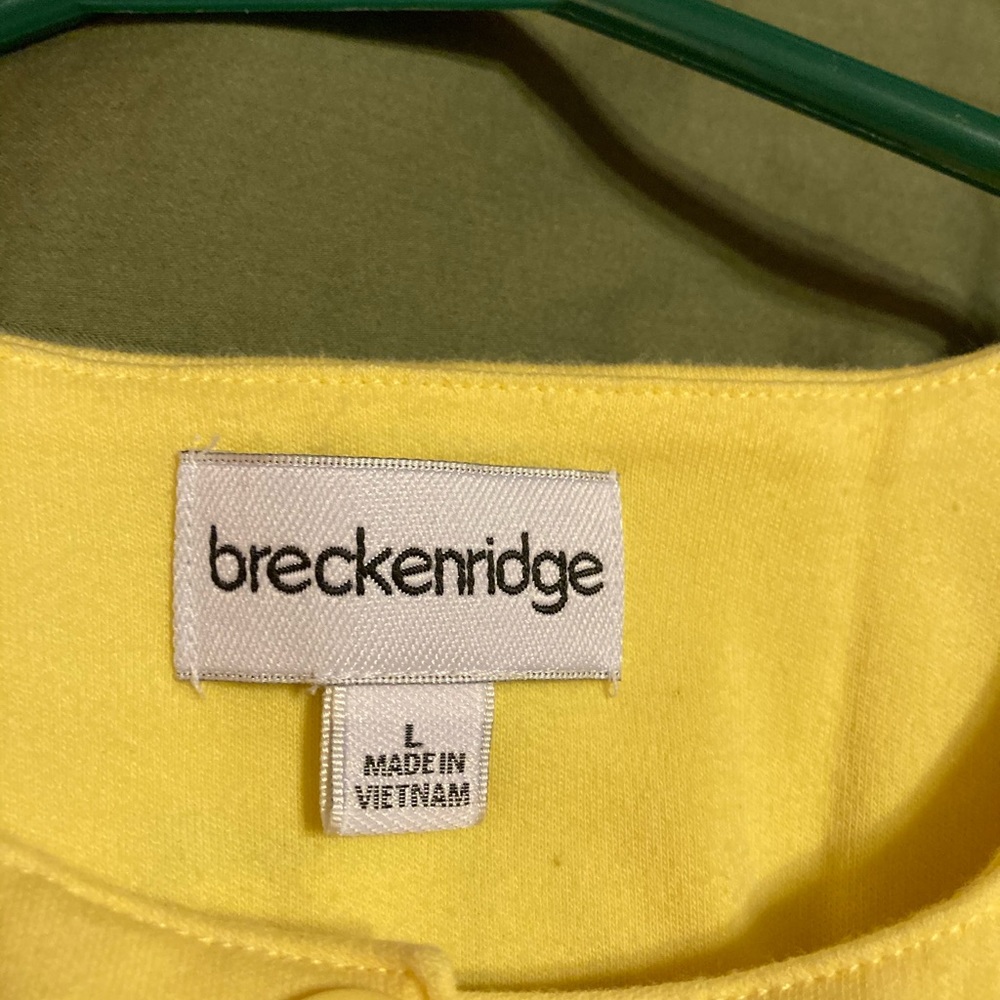 Breckenridge button top with embroidered beach motif - Picture 2 of 8
